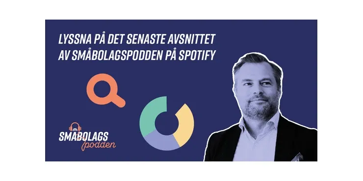 Dark blue banner with the text “Lyssna på det senaste avsnittet av Småbolagspodden på Spotify”, the podcast’s logo and a cut-out portrait of Johan Sandberg