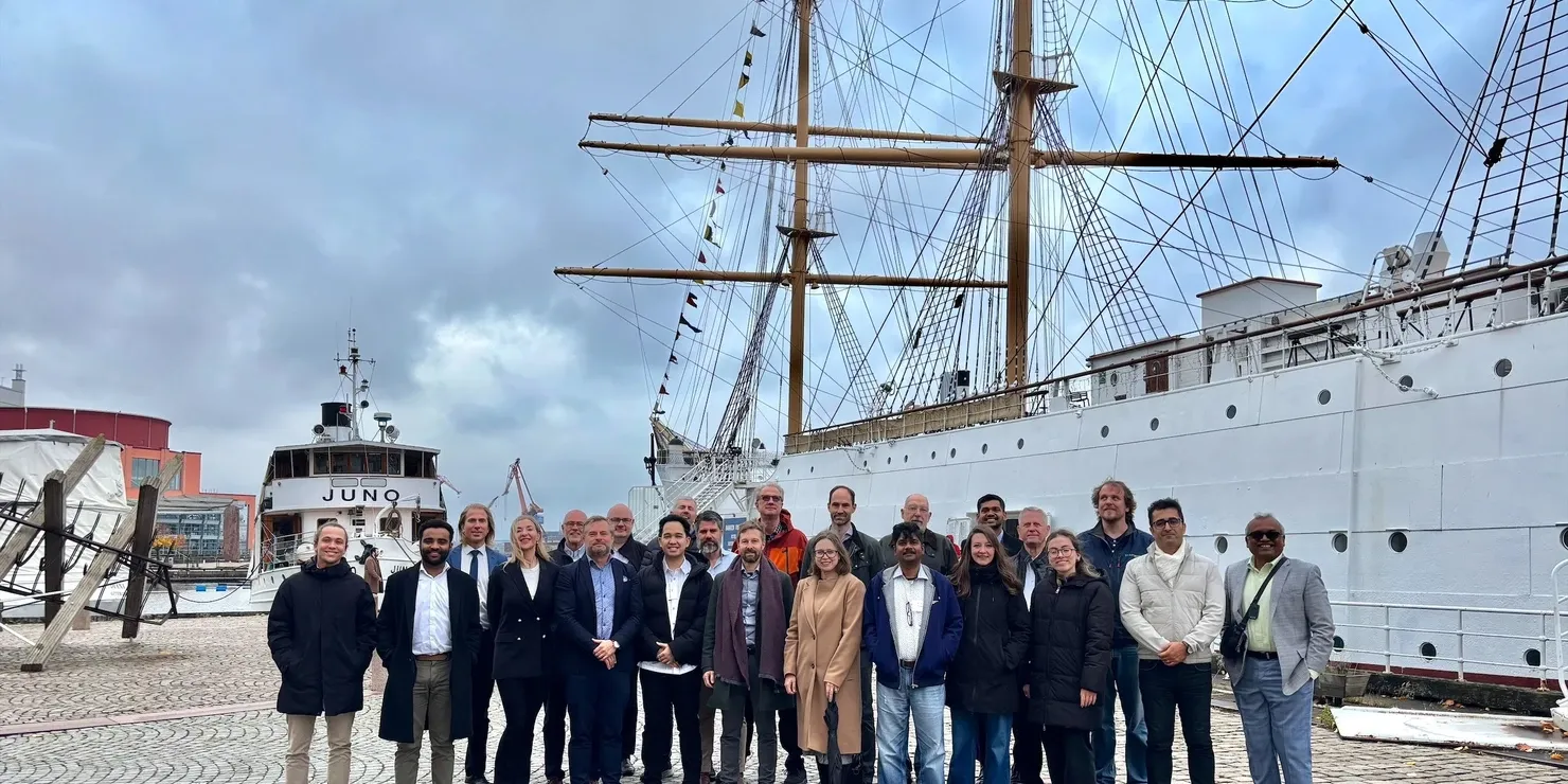 Group photograph of the Verti-Go consortium’s participants on the quay in front of a full-rigged ship in Gothenburg, with the EU flag and the text “Co-funded by the European Union” in the corner